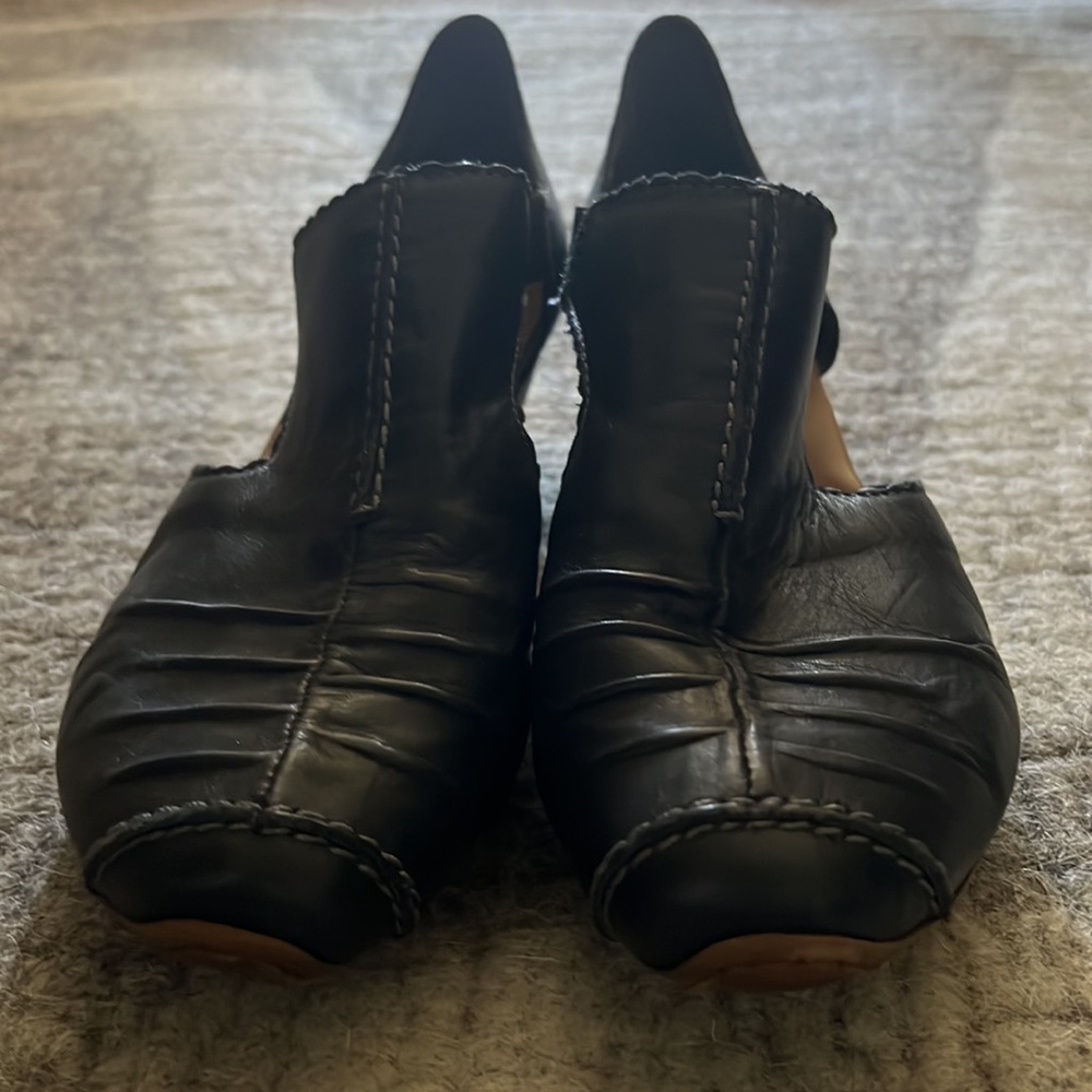 Leather shoes